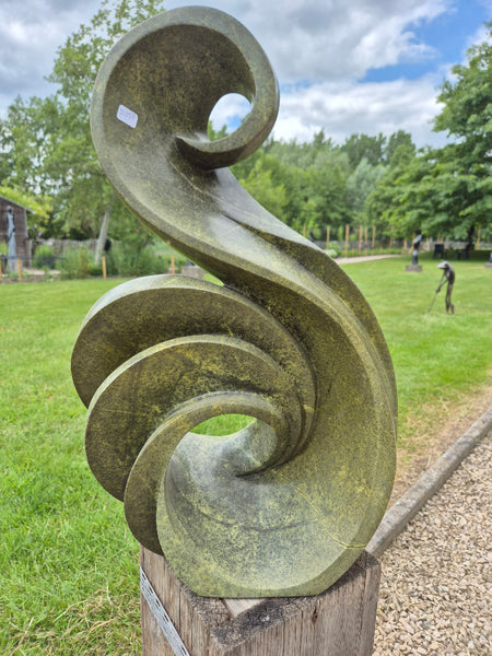 abstract modern hedendaags kunstwerk beeldhouwwerk