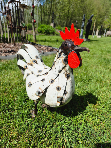 witte haan uit gerecycleerd metaal, tuinbeeld, stoer en cool, verschillende uitvoeringen