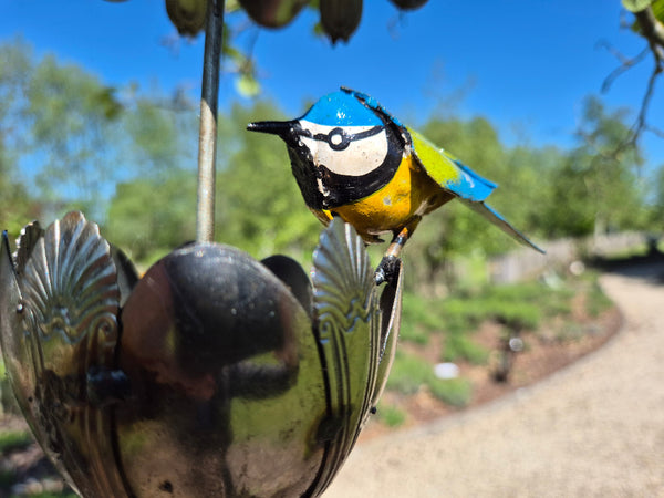 vogelvoeder bakje om op te hangen, gemaakt van vintage lepels en gerecycleerd metaal
