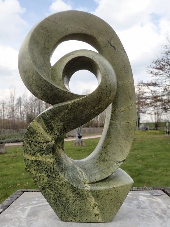 abstract beeldhouwwerk bij wereldbeeld hamme driegoten