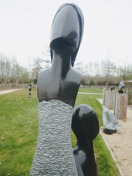 tuinbeeld moeder en kind