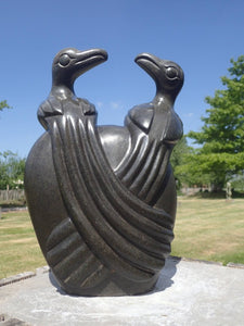 beeld koppel vogels in steen