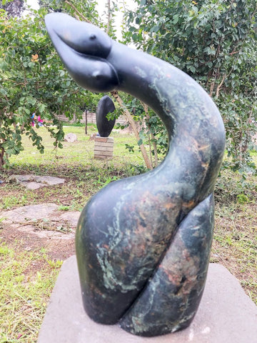stenen beeld naaktbeeld vrouw