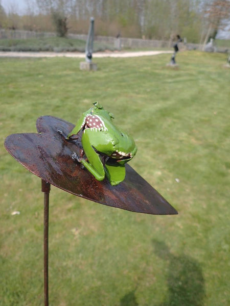 Kikker op blad, tuinprikker