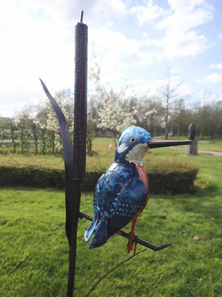 ijsvogel op lisdodde, metalen vogel